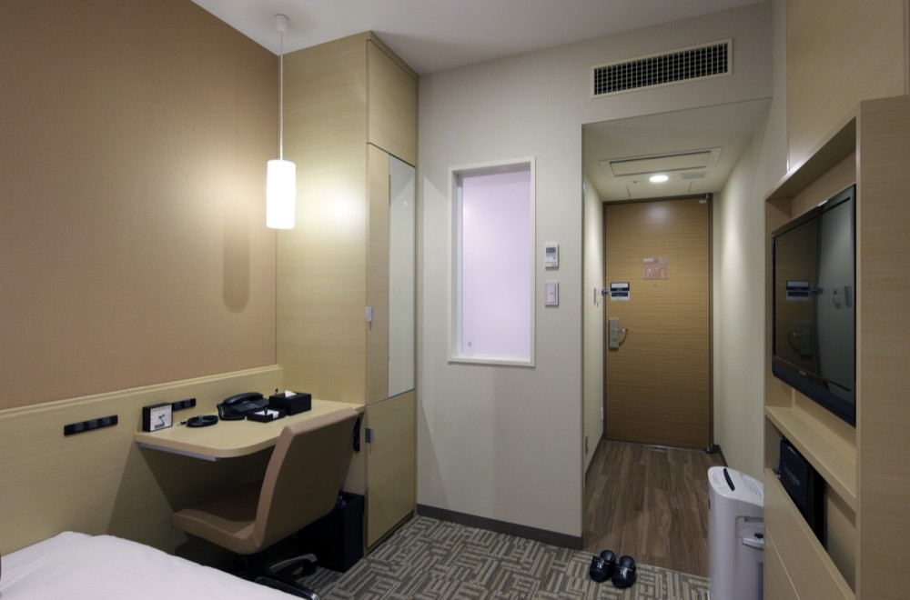 three-quarter bed