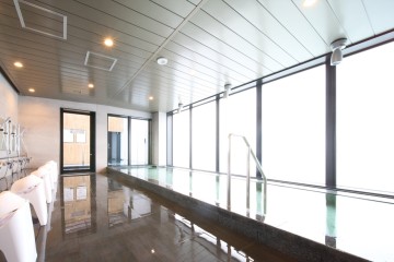 Spacious indoor bath
