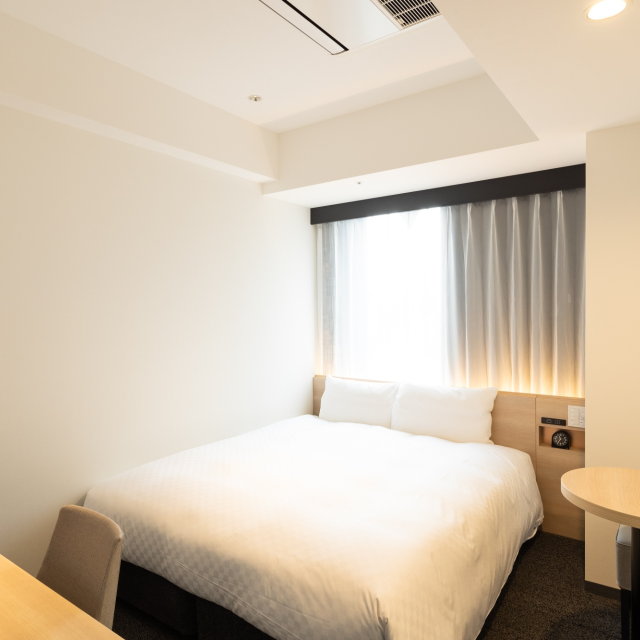 double room (e.g. at a hotel)